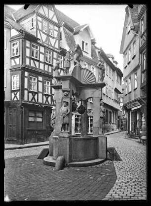 Engelsbrunnen Richtung Rathausgasse mit Geschäft Simon Thalmann