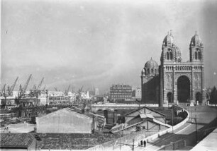 Hafen und Küste von Marseille : Hafenlandschaft von Marseille mit Kathedrale Sainte-Marie-Majeure de Marseille