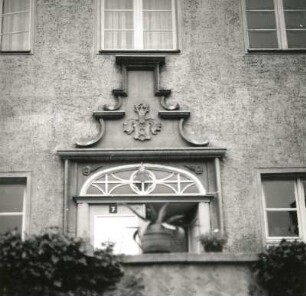 Vetschau-Lobendorf. Gutshof. Ehemaliges Gutshaus (1701/1800, um 1925). Portalbekrönung