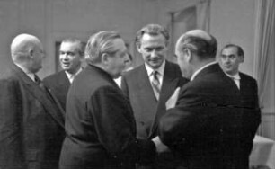 Glotterbad: Kurhaus; Gruppe stehend mit Minister Veith