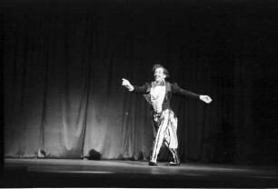 Berlin: Kabarett der Komiker; Erwin Hoffmann tanzt "Tanzmeister"