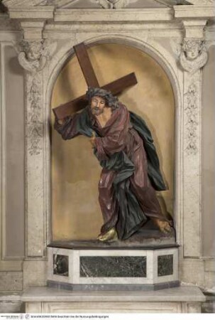 Christus trägt das Kreuz