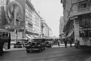 Reisefotos Argentinien. Stadtbilder Buenos Aires. Straßenbild mit Elektrizitätswerbung