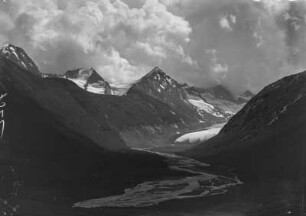 Rotmoosgletscher : Blick in das Gletschertal des Rotmoosgletschers, im Hintergrund die Gletscherzunge.