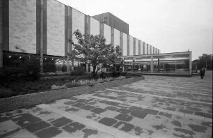 Mannheim: Nationaltheater; Außenansicht von Südwest, Eingangsfront