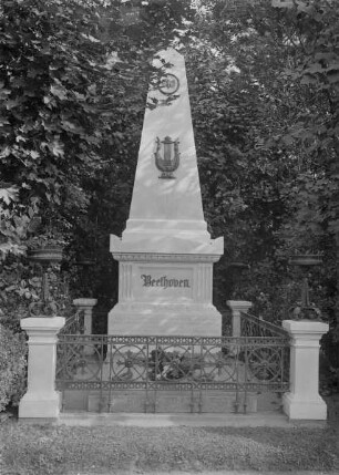 Beethovendenkmal: Nachbildung des ursprünglichen Beethoven Grabmals
