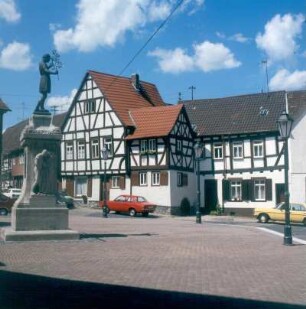 Hanau. Renovierter Fachwerkplatz im Zentrum des Stadtteils Steinheim