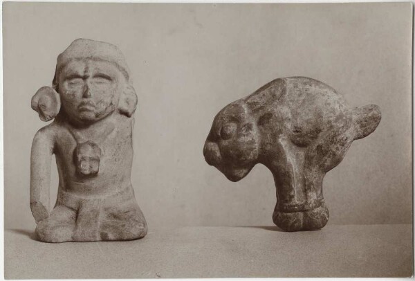 Deux figurines/crécelles en argile