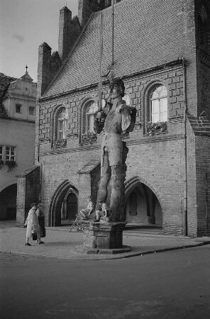 Stendal. Gerichtslaube mit Roland