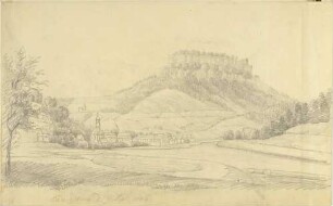 Die Festung Königstein in der Sächsischen Schweiz, Blick aus östlicher Richtung, mit dem Dorf Königstein