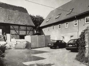 Mobschatz-Brabschütz, Dorfplatz 6. Bauernhof (1. H. 19. Jh.). Scheune und Wohnstallhaus