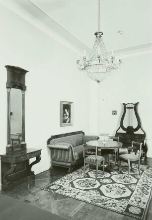Ausstellung Kunsthandwerk des Biedermeier im Bergpalais