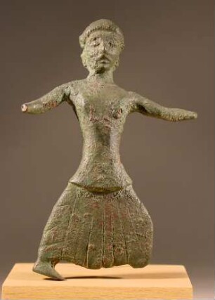 Großgriechische Figur einer laufenden Frau