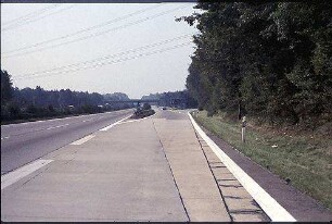 Einfahrt in Nebenfahrbahn West (Karlsruhe Richtung Basel) von Hauptfahrbahn West (Karlsruhe Richtung Basel)