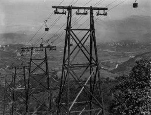 Die Orconera-Drahtseilbahn : Aufnahme der Drahtseilbahn für den Erztransport mit Blick in das Tal des Nervión