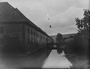 Benediktinerabtei : Mauern der Benediktinerabtei an der Weser