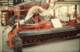 Fotografie: Bodenbearbeitungsgerät, Drillkombination, Pneumatische Verteilung, Bodenfräse
