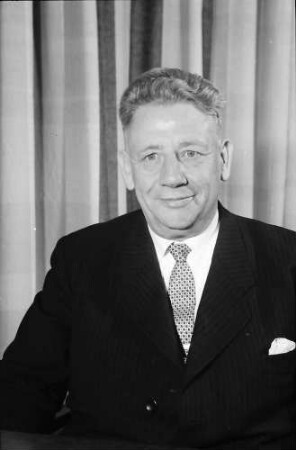 Freiburg: Amtszimmer; Regierungspräsident Anton Dichtel, Porträt