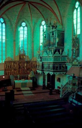 Lüne: Kirchenschiff mit Altar, im Kloster