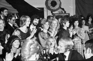 Freiburg: Ball de Garnison, [Publikum der Tanzvorführung]