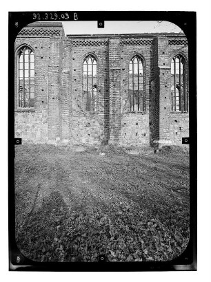 Müncheberg. Ruine der Stadtpfarrkirche St. Marien. Teilansicht von Süden