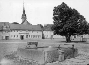 Elstra. Marktplatz mit Turm der Stadtkirche : Elstra. Marktplatz mit Turm der Stadtkirche St. Michaelis