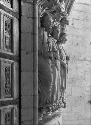Westportal, rechtes Gewände: Paulus, Matthäus und weiterer Apostel
