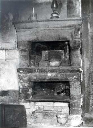 Kamin in einem Wohnhaus in Bergheide : Bauwesen - Wohnung, Interieur. Ort: Góra / Bergheide. Haus Nr. 12. Leuchtkamin.