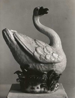 Schwan, Meißner Porzellan, um 1730 (Bemalung neu)