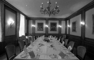 Neueröffnung des Restaurants "Unter den Linden" in der Kaiserallee 71 nach Neugestaltung der Gasträume
