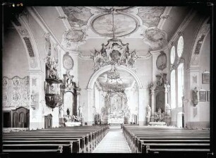Kirche; Chor und Seitenaltäre von Oben
