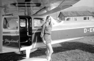 Freiburg: Flugplatz, Ankunft mit dem Flugzeug