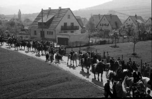 Freiburg; St. Georgen: St. Georgsritt; Prozession über das Feld