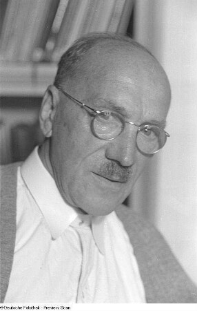 Porträtaufnahmen des Arztes Professor Dr. Ferdinand Sauerbruch