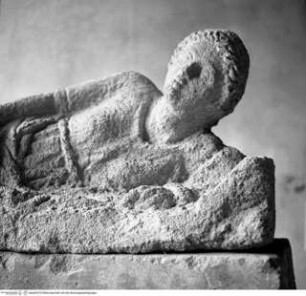 Etruskischer Sarkophag mit Liegefigur der Verstorbenen