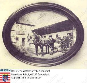 Brandau im Odenwald, 1912 / Pferdekutsche mit Sonntagsausflüglern in Hof