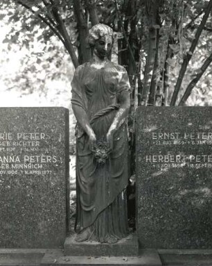 Grabmal der Familie Peters