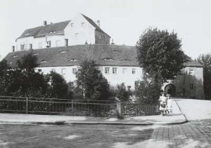 Radeberg, Schloss : Radeberg. Schloss Klippenstein. Blick gegen das Torgebäude
