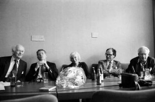 33. Tagung 1983 Chemiker: Pressekonferenz mit Linus C. Pauling, Christian Anfinsen, Dorothy Hodgkin, Walter Gilbert, Sir Derek H. R. Barton