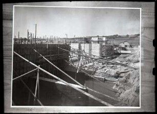 Aldingen, Wehr und Kraftwerk im Bau, vom Unterwasser und linkem Ufer