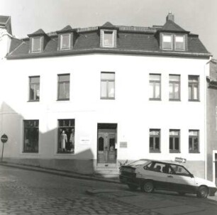 Reichenbach (Vogtland), Johannesgasse 1. Wohnhaus mit Ladeneinbau (2. H. 19. Jh.). Straßenansicht