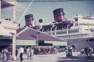 Reisefotos Bermuda. Hamilton. Hafen. Passagierschiff am Kai
