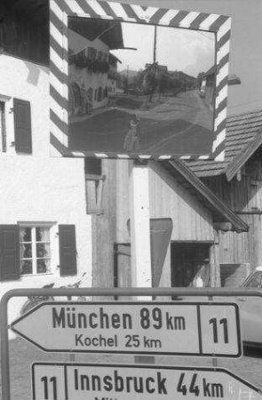 Krün: Verkehrsspiegel und Richtungsschilder