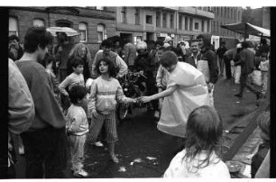Kleinbildnegativ: Fest, Marheineke Markthalle, 1986