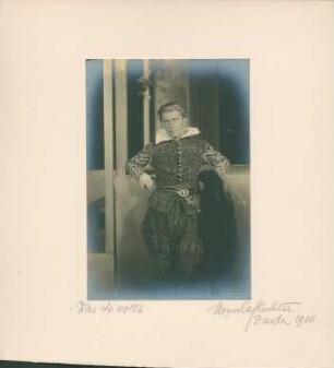 Felix Steinböck als Herzog Orsino in "Was ihr wollt" von William Shakespeare. Staatsschauspiel Dresden, Neueinstudierung 03.04.1930