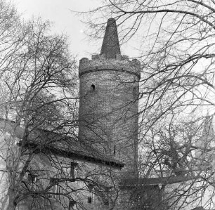 Bernau, Grünstraße. Stadtbefestigung. Pulverturm (Höhe 25,70 m, Durchmesser 7 m). Ansicht aus Richtung Lochmühlenstraße