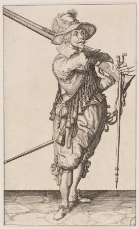 Ein Soldat, der seine Muskete zum Schultern dreht