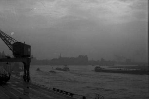 Düsseldorf: Rheinschleife bei Düsseldorf