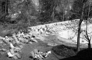 Badenweiler: Liegewiese am Thermalbad, außen
