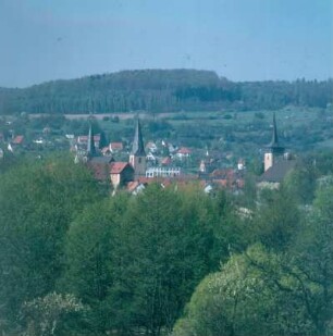 Schlüchtern. Blick auf den im Bergwinkel des Kinzigtales gelegenen Luftkurort
